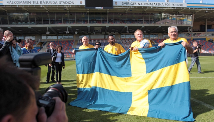 Em 14 de agosto de 2012, alguns jogadores que conquistaram a Copa do Mundo 1958, a primeira do Brasil, foram homenageados pela Associação Sueca de Futebol. Na imagem, da esquerda para a direita, aparecem Pepe, Pelé, Mazzola e Zito Divulgação/CBF