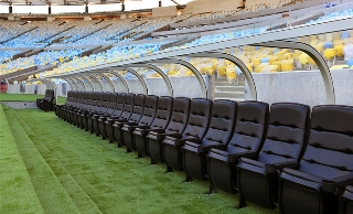 Treinadores, parem de poupar jogador e montem um time titular!