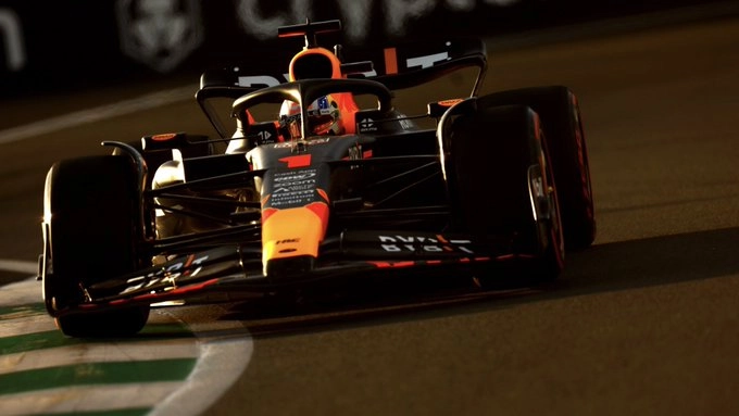 GP da Espanha: Verstappen lidera 2º treino à frente de Alonso