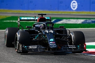Inglês superou o companheiro de equipe, que havia liderado o TL1. Foto: Mercedes-AMG F1