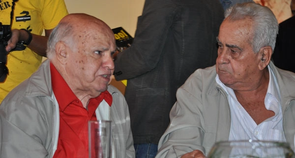 Pepe e Zito conversam durante o almoço dos campeões mundiais de futebol em 25 de abril de 2013, no Espaço Unyco, no Estádio do Morumbi. Foto: Marcos Júnior/Portal TT