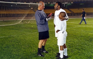 Reencontro do argentino com o Rei, no Maracanã. Foto: Divulgação