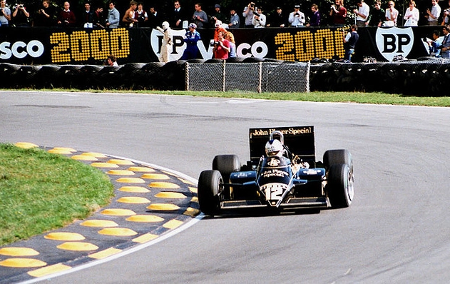 Em Brands Hatch, com a Lotus-Renault, em 1983. Foto: Divulgação