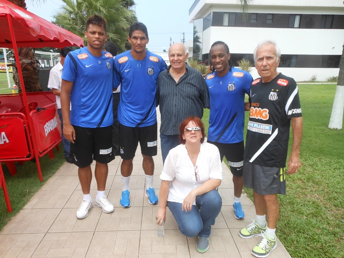 Pepe e Dalmo com André, Durval e Arouca, na Vila Belmiro em 2013. Foto enviada por Ana Paula Gaspar 