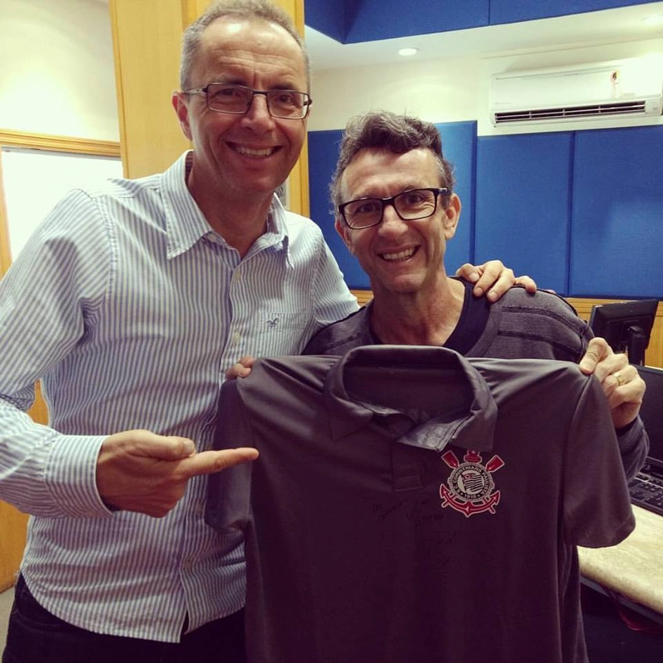 Ricardo Capriotti e Neto em 1º de setembro de 2017, na Rádio Bandeirantes, dia do 117º aniversário do Corinthians. Foto: arquivo pessoal de Ricardo Capriotti