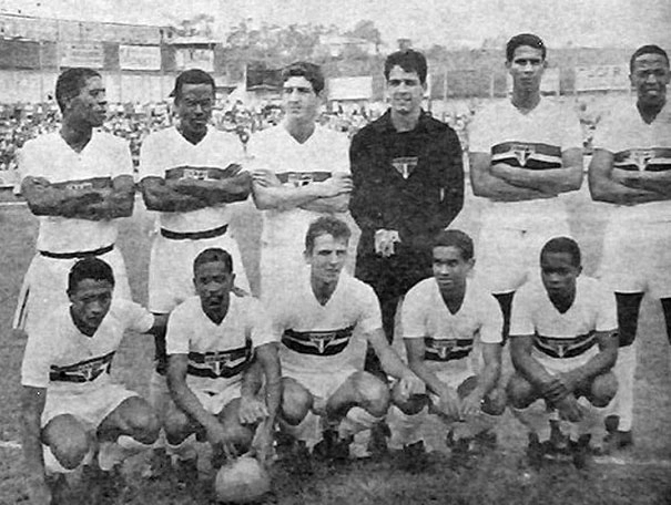 Da esquerda para a direita, em pé: Renato, Tenente, Roberto Dias, Fábio, Lourival e Jurandir. Agachados: Walter, Nelsinho, Babá, Fefeu e Paraná. Foto enviada por Walter Roberto Peres