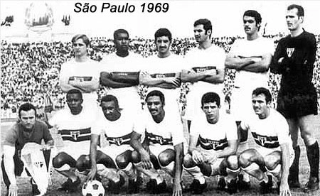 Em pé: Cláudio Deodato, Terto, Roberto Dias, Eduardo, Édson Cegonha e o goleiro Picasso. Agachados: Osvaldo Sarti com a flâmula na mão, Paraná, Zé Roberto, Téia, Nenê e Babá.