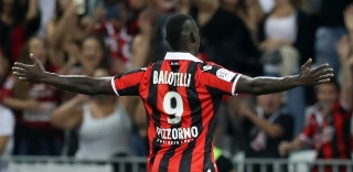 Balotelli quer esquecer Liverpool: "pior erro da minha vida"