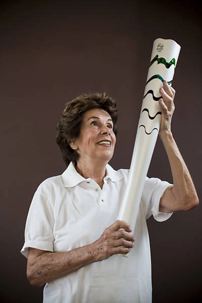 Em 2015, aos 75 anos, ensaiando a maneira de carregar a tocha olímpica para os Jogos de 2016. Foto: UOL