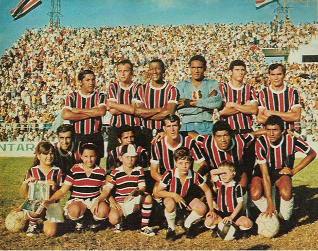 Veja o  Santa Cruz. Em pé: Gena, Vila Nova, Válter, Detinho, Rivaldo e Antonino. Agachados: Cuíca, Fernando Santana, Paulinho, Luciano e Givanildo. Foto enviada por Walter Roberto Peres e publicada na 