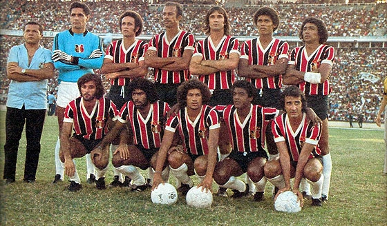 Em pé, da esquerda para a direita: Gilberto, Carlos Alberto Barbosa, Pedrinho, Levir Culpi, jogador desconhecido e Givanildo. Agachados: dois jogadores não identificados, Nunes, Jadir e Pio. A foto é Revista Placar de 1976. O fotógrafo é Arlindo Marinho