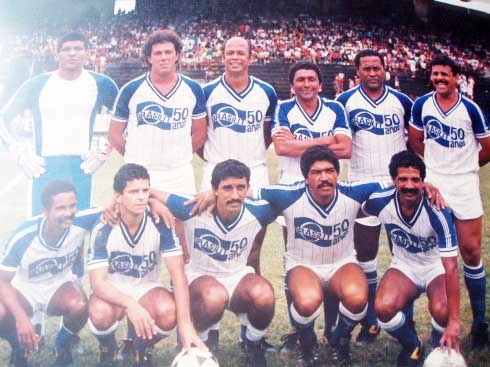 Em pé, da esquerda para a direita: País, Beliato, Pedrinho, Giva, Sidclei e Gonçalves. Agachados: Elói, Ramos, Jonas, Luciano e Santana. Foto: Site Oficial