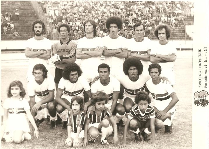 O segundo em pé, da esquerda para a direita é Detinho, seguido Levir Culpi e Antonino aparece em quinto. Agachados: Paquito, Givanildo, Ramon, Luciano e Fernando Santana. Foto enviada por Márcio Pena