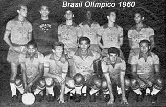 O primeiro em pé é Nonô, seguido pelo goleiro Carlos Alberto (ex-Lusa). O quinto em pé é Roberto Dias, seguido pelo lateral-esquerdo Décio Teixeira. Paulinho é o segundo agachado, seguido por China (ex-Botafogo) e Gérson (o Canhotinha de Ouro). 

