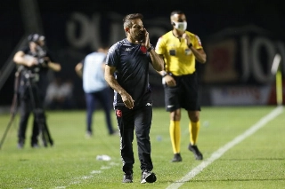 Treinador elogiou o grupo cruzmaltino. Foto: Rafael Ribeiro/Vasco