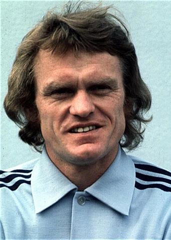 Em 1979, Maier sofreu um grave acidente automobil&iacute;stico, mas mesmo assim retornou aos gramados