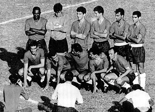  Em pé: Djalma Santos, Marcial, Roberto Dias, Eduardo, Carlinhos e Rildo. Agachados: Julinho Botelho, Gérson, Vavá, Bianchini e Pepe.

