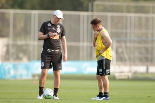 Treinador Tiago Nunes segue pressionado. Foto: Rodrigo Coca/Agência Corinthians