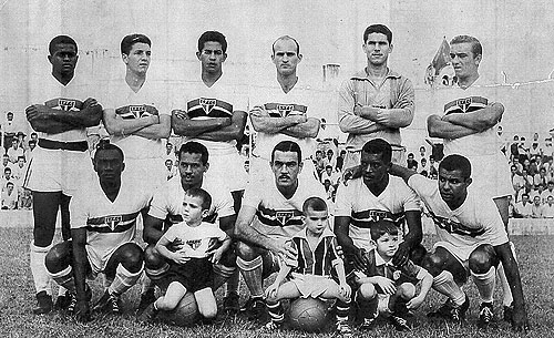 Tricolor nos anos 60. Em pé, da esquerda para a direita: Vilásio, Roberto Dias, Geraldo, Luís Valente, Suli e Vítor Paulada. Agachados: Paulo Lumumba, Amauri, Gino, Benê e Canhoteiro