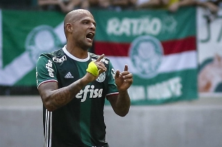 O futebol mudou. E para pior. Hoje se fala menos no jogo e mais das polêmicas. Isso acontece antes e depois da partida. O gol virou um detalhe, assim como as jogadas de efeito, as tabelas, o futebol-arte. Vivemos de picuinhas, provocações e deboches... Opine!