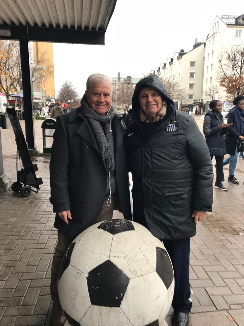 Cabralzinho e Pepe, em novembro de 2018 em Estocolmo, na Suécia, onde o ex-ponta recebeu uma homenagem