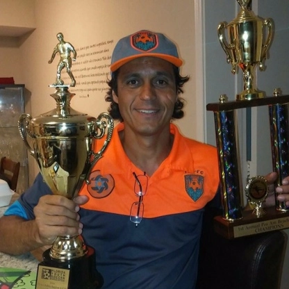 O técnico Sérgio Manoel, com seus títulos nos Estados Unidos da América, em 2016. Foto: reprodução