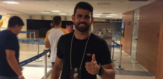 Brigado com o técnico Antonio Conte, o centroavante teve seu retorno cobrado pelo time londrino