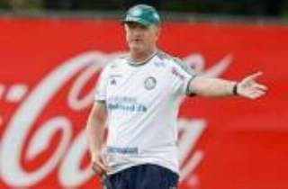 Felipão faz treinamento especÃfico para atacantes do Palmeiras na sexta-feira