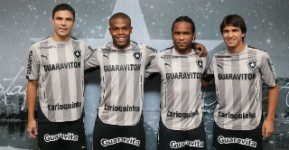 &Iacute;dolos alvinegros, Amarildo, Maur&iacute;cio e Roberto Miranda tamb&eacute;m foram destaques no lan&ccedil;amento
