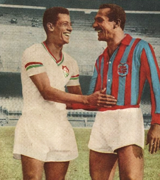 Pinheiro, em final de carreira, jogando pelo Bonsucesso, em 1963, com o jovem Carlos Alberto Torres, do Fluminense, em foto da Revista do Esporte, 242, de 1963
