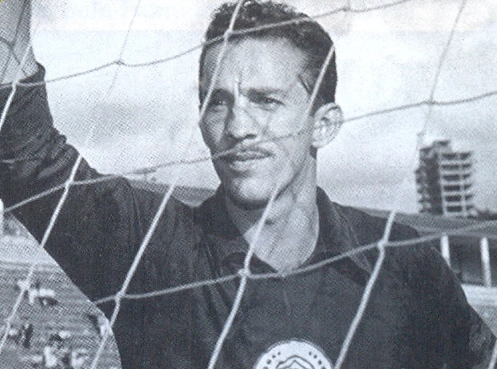 Valdir com a vitoriosa camisa do Palmeiras da década de 60. Foto: Revista oficial do Palmeiras