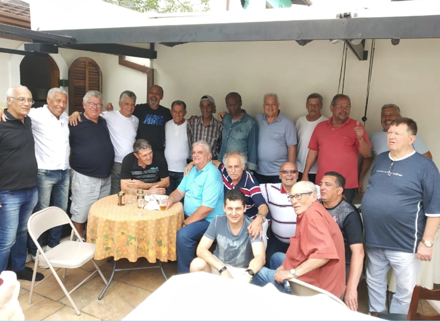 Reunião de veteranos no dia 10 de novembro de 2018, em Ribeirão Pires, na casa de Adnan. Em pé: Alexandre, Cocada, Luís Américo, Souza, Maciel, Buião, Flávio Minuano, Badeco, Narde, Luíz Carlos Galter, Carlão, não identificado e Ângelo. Sentados aparecem Plínio, Zé Roberto, Adnan e amigos.