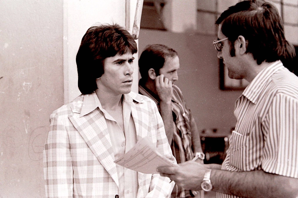 Em 1976, durante a sua apresentação no Guarani. Na foto, Zenon conversa com o jornalista Sergio Jorge. Foto enviada por Carlos Batista