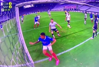 Vitória sobre o Bahia devolve a paz ao ambiente do Timão