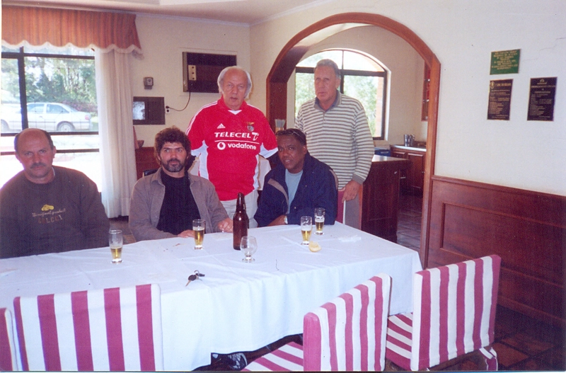 Kita (jaqueta cinza), Jaimão (de vermelho), Serginho Chulapa (óculos) e Daison Pontes, em Paço Fundo, em 1995. Foto: arquivo pessoal/Jaimão