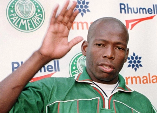 Asprilla   - Ex-atacante colombiano