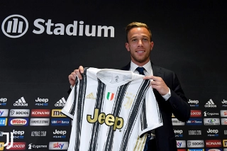 Boa parte das transações foram feitas entre as equipes do país. (Foto: Juventus)