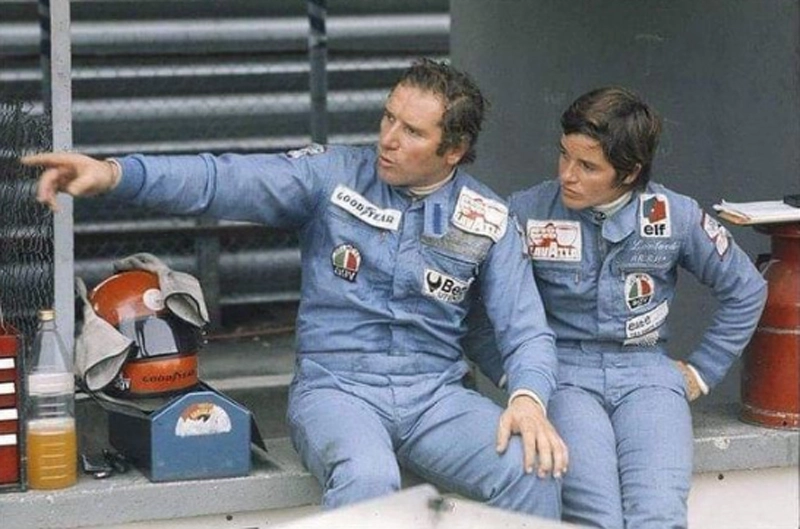 Em 1975, no circuito de Monza (Itália), Vittorio Brambilla e Lella Lombardi, então companheiros de equipe na March. Foto: Divulgação