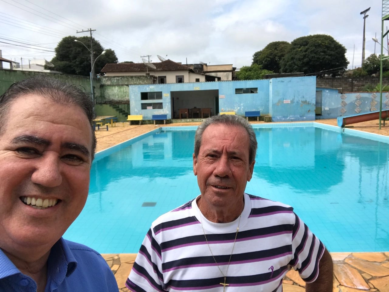 Jonas Donizette e Rubens Abreu Filho, amigos de Maé, no Clube Recreativo de Muzambinho em maio de 2017