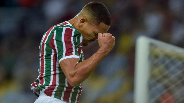 Gilberto, do Fluminense, comemora seu gol durante partida contra o Santa Cruz. Foto: Thiago Ribeiro/AGIF/Via UOL