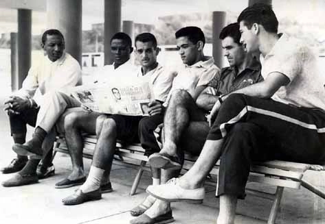Em 1954, Rio de Janeiro: Indio, Zózimo, Joel, Garrincha, Evaristo e Bellini, ligadíssimos no carioca Jornal dos Sports