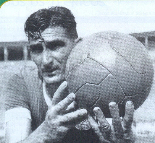 Julinho com a camisa do Palmeiras, no começo da década de 60. Foto: Revista oficial do Palmeiras