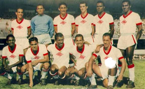 Décio Esteves, Nadinho (ex-Bahia), Darci Faria, Bibi, Zózimo e Nilton dos Santos em pé e Calazans, Ilton, Zizinho, Maneca (ex-Vasco) e Nívio agachados