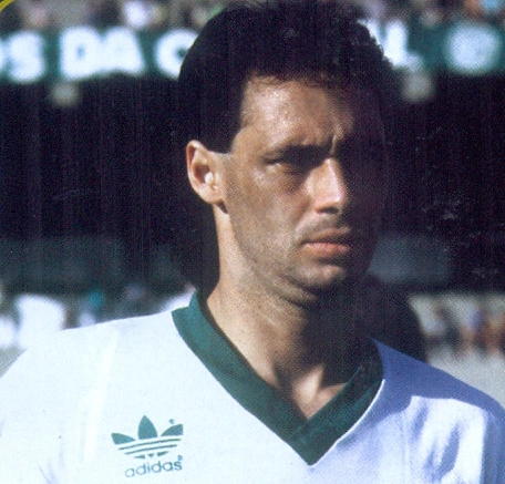 Evair com a camisa do Palmeiras, em 1991. Foto: Revista oficial do Palmeiras
