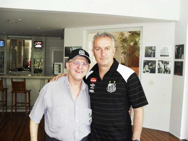 Mineirinho junto com Dorival Júnior (ex-técnico do Santos). Foto enviada por Mineirinho