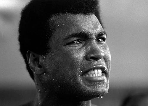 Muhammad Ali  - Tricampeão mundial de boxe