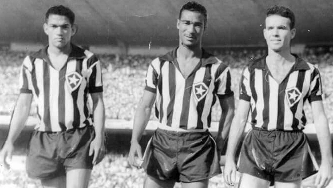 Defendendo o Botafogo, em 1958, Garrincha, Didi e Zagallo. Foto: Reprodução