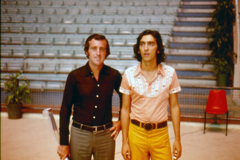 O então tenista Edison Mandarino e Galvão Bueno em 1974, em São Paulo. Foto: arquivo pessoal de Reinaldo Simi Júnior