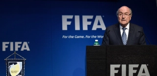 Fifa revela salário de Blatter e anuncia prejuízo de R$ 445 mi em 2015