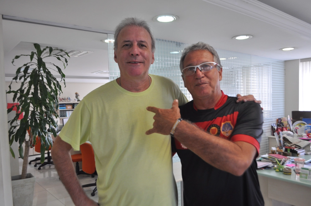 João Antonio de Carvalho e Rondinelli na redação do Portal Terceiro Tempo em 17 de abril de 2018. Foto: Marcos Júnior Micheletti/Portal TT